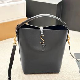 Top quality shopper Luxury pochette bucket bags Womens Designer handbags weekender Shoulder Hobo travel bags strap mens Clutch Tote Leather CrossBody Underarm Bag