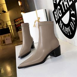 Mulheres Botas de tornozelo Sapatos femininos Zip Mid Boots Botas quadradas Seguio couro PU POLOTO LONO