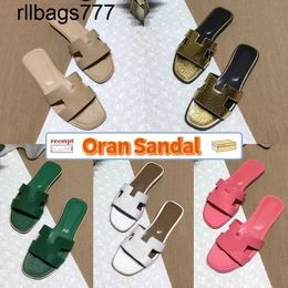 Designer di marchi di moda in goccia Oran Women Sandal Solid Beach Lychee Skin Metallic Silver Lime Royal Grigio scuro Khaki Maroon Fonce