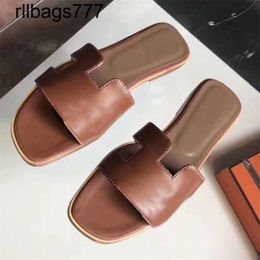 Fashion Oran Top Woman Slipper Sandal Designer Top Quality Genuine Leather Casual Flip Flops Beach Shoes Size 35-43