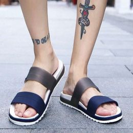 Erkekler Yaz Fahion Sandal Koloni Dudak Peep Toe Flip Flop Erkek Açık Mekan Düz Plaj Slayt Ev Nefes Alabilir terlik Fahion Ayakkabı Mutlu 1CD S