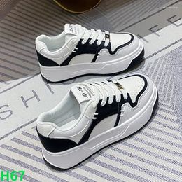 Casual Shoes Thick Soled Simple Small White For Women 2024 Versatile Shopping Breathable Sports Board Sneakers