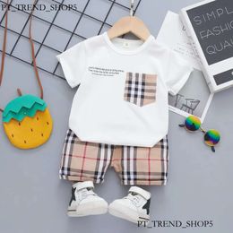 男の子の女の子の服セット格子縞の幼児幼児の夏の夏の服の子供たち衣装半袖カジュアルTシャツショーツFBD