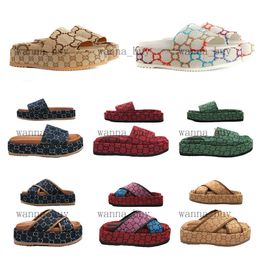 2024 Designer Slifors Sandals Piattaforma Slifori Muli Multicolore Flora Slides alla moda Slips Slips Slide Slips Scarpe piattaforma ricamata