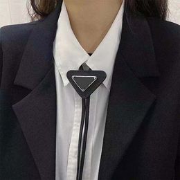 Womens Designer Necktie Mens Bow Tie Necklaces Men Choker Brand Women Black Triangle Luxury Elegant Simple Jariser 259Z