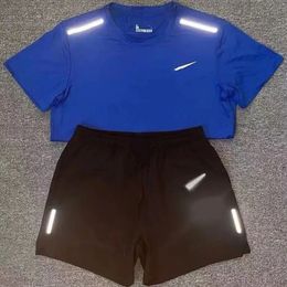 Mäns sportkläder Nake Tech Suit Shorts Två stycken Herrkvinnesgym Bär tryckt snabbt torrt andningsbara Casual Sportswear Basketball T-shirt Jogging Bottoms