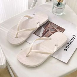 2024 summer yyds female Casual flip-flops wear non-slip bath sandals beach shoes fashion couples clip ec8