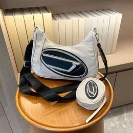 Disels 2024 High Quality White Small Clutch Shoulder Mens Leather Designer Crossbody Bag Womens Handbag Saddle Messenger Envelope Bags Wallets 197