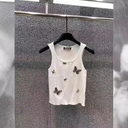 Elegância flutuante: colete de malha de barra de metal borboleta para mulheres, camiseta de malha sem mangas da tripulação, tampas de designer, camisola de malha casual de verão