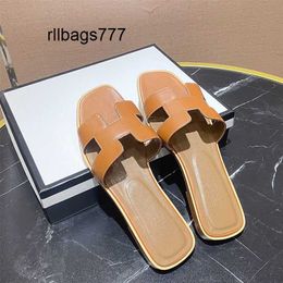 Designer families Outdoor L Slippers Versatile womens shoes sandals slippers vacation flat bottomed flip flops internet red H-shaped flip flops