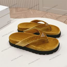 2024 latest velvet thong slippers designer sandals Enameled metal triangle logo Womens designer sandals flip flops travel pool sandals platform sandals slipper