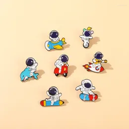 Brooches Space Astronaut Brooch Commemorative Badge Metal Skateboard Rocket Cycling Sports Pin Collar