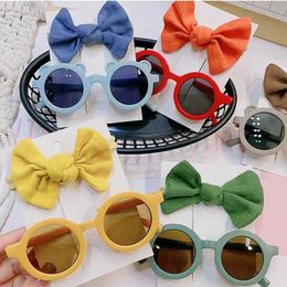 Sunglasses 2Pcs/Pack Kids Round Sunglasses Summer Vintage Bows Headband Children Sun Glasses Protection Eyeglass Baby Hair Accessories Set Y240523