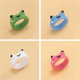 Couple Rings Fashionable colored resin acrylic cute frog ring female creative cartoon animal ring friendship jewelry gift childrens friends S2452301