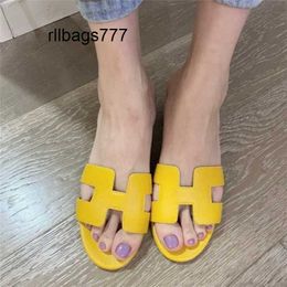 Designer families outdoor slippers Internet celebrity summer slippers for outdoor wear genuine leather slippers for beach vacation one line slippe 1D8Z 5288