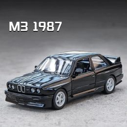 136 M3 1987 Alloy Toys Car Model Metal Diecasts Toy Vehicles Exquisite Interior Pull Back 2 Door Opened Kids Gift 240516