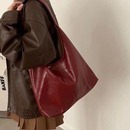 MBTI Fashion Red Womens Shoulder Bag Retro Designer Large Capacity Casual Handbag Autumn/Winter Korean Fashion Handbag 240518