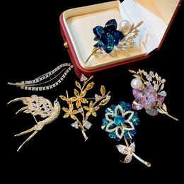Brooches Winter Micro-inlaid Zircon Animal Swallow For Women Elegant Pearl Crystal Flower Coat Temperament Accessories Pins
