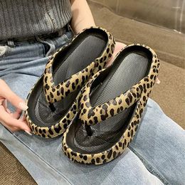 Slippers Cloud Women Leopard Print Flip Flops Soft Eva Thick Platform Outdoor Non-Slip Slides Men Ladys Summer Sandals