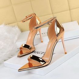 2022 neue Frauen High Heels Sandalen Sandalen mit Schnalle Gold Silber Hochzeitsschuhe Großgröße 43 weibliche Heels Schuhe uweew