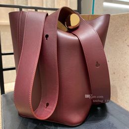 10a designer tote Pebble Bucket bag Anagram Engraved hardware Crossbody bags Geometric solid Shoulder bag Genuine Leather bucket women handbag