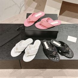 Paris 2C chains Flop flops quilting flat mules Cross straps Pool beach slides Luxury designer Womens Pearl Beading thong sandal Flat Bottomed Female Sandals scuffs
