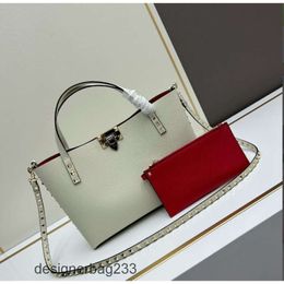 Bags Leather Trendy Bag Handheld Shoulder Tote Rivet Vo 2024 Rock Stud Large Totes Capacity Handbags Valenteino Crossbody Womens New Designer O877