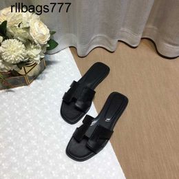 Brand Oran Luxury Slipper Fashion Beach Classic Flat Heel Summer Designer Flops Leather Black White Women Shoes Hotel Bath Ladies Sexy