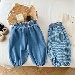 2024 Bahar Yeni Çocuklar Striped Jean Solid Girl Cepleri Kotlar Denim Gevşek Bebek Günlük Pantolon Toddler Pamuk Pantolonları L2405