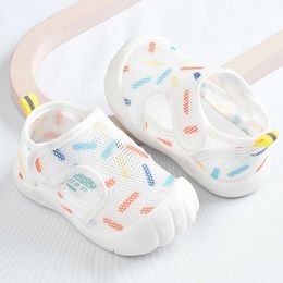 Babysandalen, Herren Sommerlaufzeiten 0-1-2, Anti-Slip-Weich-Soled-Mesh-Schuhe, weibliche Babyschuhe