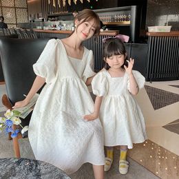 Mother and Daughter Matching White Dress Puff Sleeve Princess Party Mom and Baby Girls Wedding Equal Dress Mommy and Me Clothes 240523
