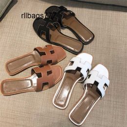 Designer families Outdoor L Slippers Treasure of Summer Sandals Flat Bottom Sandals Wearing Slippers Outside