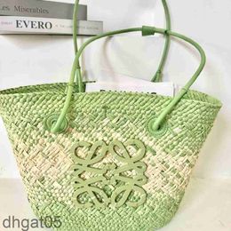 French woven bag holiday new bag womens shoulder 2024 large-capacity portable basket straw Tote gift