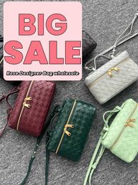 Designer 24 New Vanity Case Rope Strap Box Makeup Bag Single Shoulder Crossbody Handheld Cowhide Mini Knitted Womens Bag cosmetic bags for wholesale