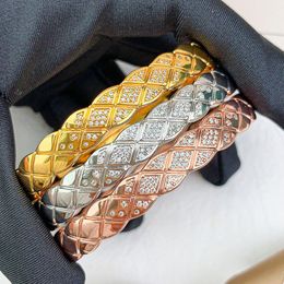 Tasarımcılar Pırlanta Bilezik Mücevher Tasarımcısı Kadınlar İçin Lüksler Paslanmaz Çelik 18K Altın Rhombus Desen Cazibe Bilezik Modaya Düzenli Si QXOV
