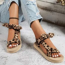 Sandálias femininas de leopardo Prind Bow 2024 Moda de verão Soled Soled Soled Shoe de praia ao ar livre Trend Sapato casual 231