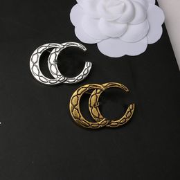 4 Style Fashion Designer Brooch Pin Brand Letters Brooch Men's and Women's Interlocking Brooch Used for Suit Sweater Dresses Designer Jewelry