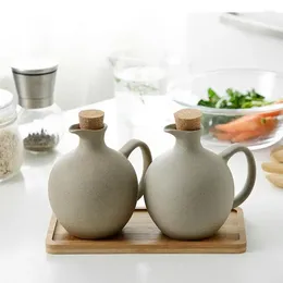 Storage Bottles 2pcs/set Japanese Style Ceramics Spice Jar Oil Can Wooden Stopper Soy Sauce/vinegar Bottle Flagon Family Kitchen Supplies