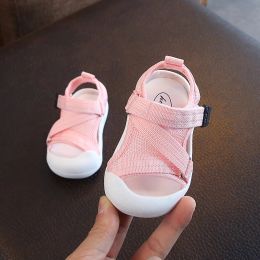 Baby flickor pojkar sandaler sommar spädbarn småbarnskor icke-halk mjuk enda andningsbara barn strandskor barn sandaler