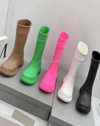 Designer Botas focalistas de boots de chuva Mulheres mans plataforma de borracha redonda bota de tornozelo verde bootes de neve rosa verde inverno out9003581