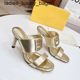 2024SS new womens luxury sandals leather summer heeled shoes fashion brand casual style designer beach letter womens slippers heels