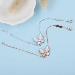 Classic Vanly High Edition S925 Pure Silver Set с белым браслетом Fritillaria Butterfly, покрытым 18 -каратным белым золотом.