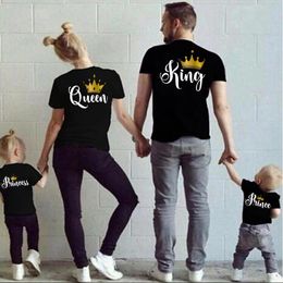 Family Matching Clothes tshirt Funny Daddy Mommy Casual Father KING QUEEN Letter Son Mother and Daughter Tshirts Baby Me Top 240523