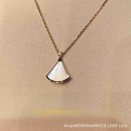 New Classic Fashion Bolgrey Pendant Necklaces V Gold High Quality Necklace Small Skirt with Diamond Rose Lock Bone Chain Fan Version CNC