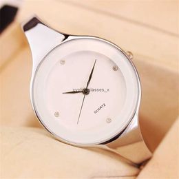 Nuova Creative Watch Womens Versione coreana Trend per il tempo libero personalizzato Studente Diamond Gioielli intarsia