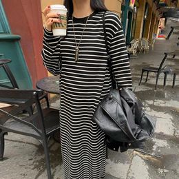 Casual Dresses SuperAen Korean Autumn And Winter Retro O-neck Contrast Colour Fashion Stripe Design Loose Long-sleeved Dress