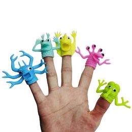 Halloween Toys 10 Monster Finger Puppets Coloured TPR Terrifying Alien Storeys Tell Puppet Hands Toys Little Beasts Halloween Education Toys WX5.22