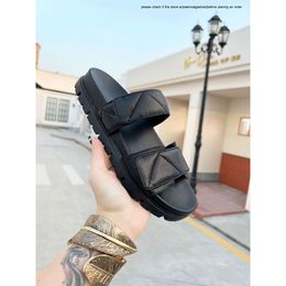 Pradsandals Nappa Ledersandalen Designer Luxus Frauen rutschen Sommer -Steigerung der Outdoor -Schuhe Strandrudler 5ZU1