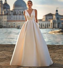 Classy Long V-Neck Satin Wedding Dresses with Bow/Pockets A-Line Ivory Sweep Train Vestido de novia Zipper Back Bridal Gowns for Women