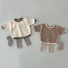 2023 NOWOŚĆ BABY Boys Solid Casual Casual Long Rleeve Top Bawełniane niemowlę małe dziewczęta Pllika